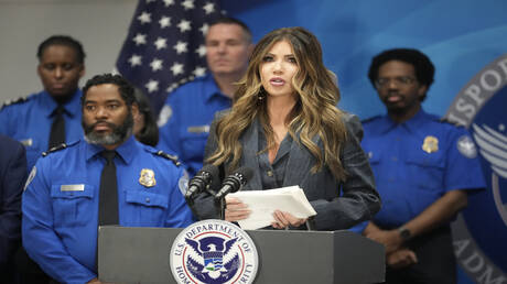 كريستي نويم تعلن عن إلزامية كاميرات الجسم لكل ضباط الأمن الداخلي الأمريكي