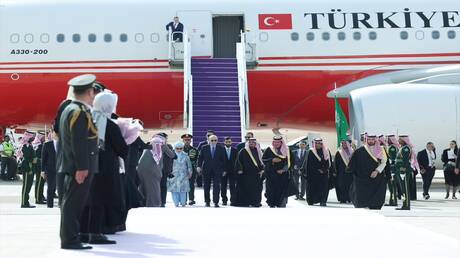 أردوغان يصل إلى السعودية في زيارة رسمية يلتقي خلالها محمد بن سلمان (فيديو+ صور)