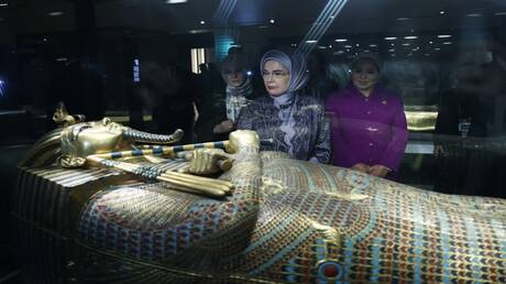 أمينة أردوغان تتغنى بالحضارة المصرية بعد زيارة المتحف الكبير وأهرامات الجيزة.. وانتصار السيسي تعلق