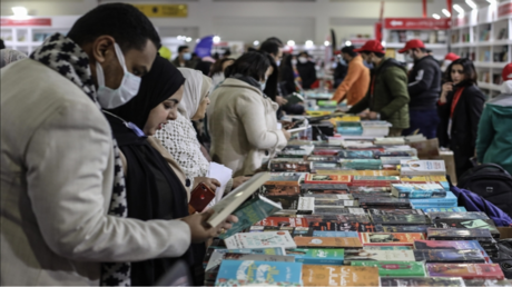 "فضيحة ثقافية" بطلها "تشات جي بي تي" في معرض القاهرة الدولي للكتاب (صور) - عاجل 