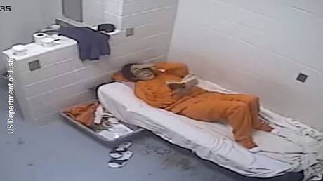 لقطات سرية تكشف حياة غيسلين ماكسويل داخل الزنزانة (فيديو)