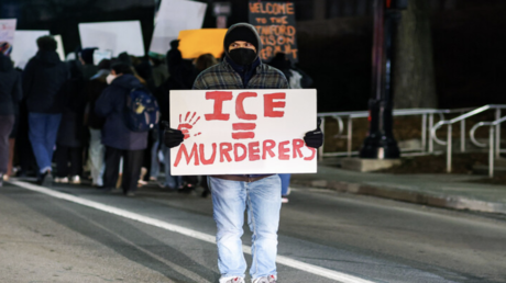 إيطاليا.. مئات يحتجون في ميلانو ضد تواجد مسؤولي الهجرة الأمريكية خلال الأولمبياد الشتوي