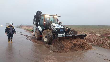 سوريا.. الدفاع المدني ينتشل جثتي طفلين جرفتهما السيول في منطقة عين عيسى بريف اللاذقية الشمالي