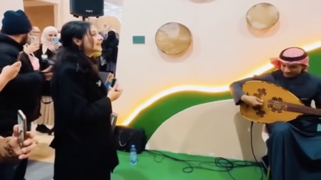 عزف سعودي وصوت سوري يلفتان الأنظار في جناح الرياض بمعرض دمشق الدولي للكتاب