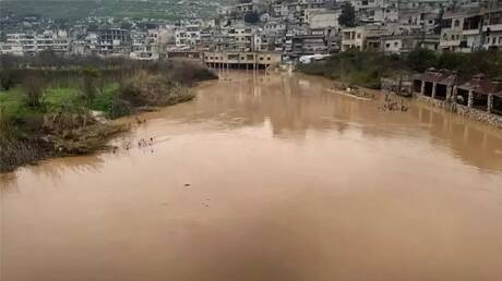 سيول عارمة تغمر مخيمات النازحين في إدلب والساحل السوري.. كارثة إنسانية تتفاقم