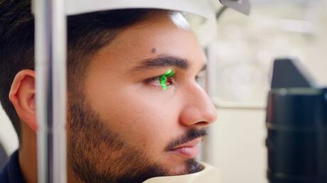 إطلاق أول اختبار لتجديد خلايا شبكية العين لدى البشر