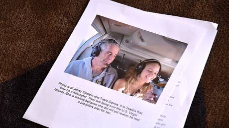 وزير فرنسي سابق وزوجته تحت الحماية الأمنية بعد تهديدات مرتبطة بعلاقاتهما بإبستين