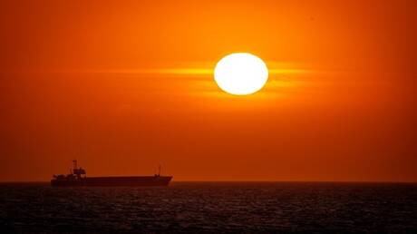 واشنطن تحذر السفن التجارية الأمريكية من خطر احتجازها بالقرب من إيران