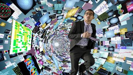 كيف تحمي نفسك من التلاعب والتضليل وسط طوفان الأخبار والمعلومات والفيديوهات؟