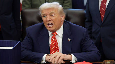  ترامب يكشف خلافه مع سويسرا حول التعريفات الجمركية 