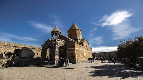 البرلمان الأرمني يقر مشروع قانون يجرد الكنائس من حق ملكية الأراضي