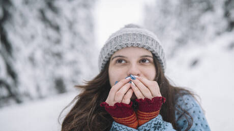 هل حقا تشعر النساء بالبرد أكثر من الرجال؟