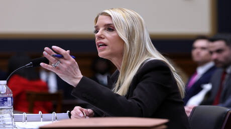 وزارة العدل الأمريكية تعلن استعدادها للكشف عن أسماء مخفية في ملفات إبستين