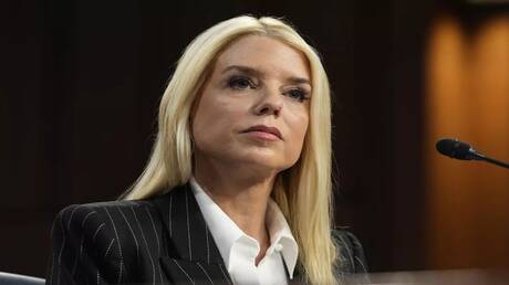 نائبة ديمقراطية تطالب بوندي بالاعتذار لضحايا إبستين (فيديو)