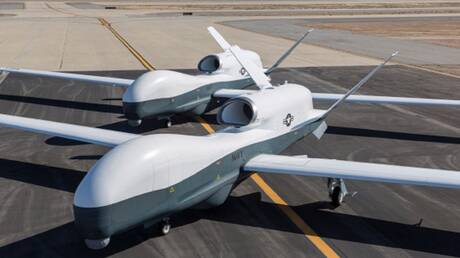 أقلعتا من دولتين عربيتين.. طائرتان أمريكيتان تقتربان من حدود إيران - عاجل 