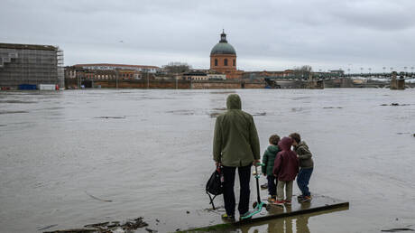 فرنسا.. مقتل شخص وانقطاع الكهرباء على حوالي 850 ألف منزل (فيديو)