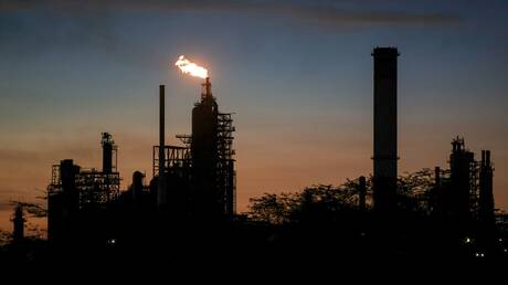 وكالة الطاقة الدولية تخفض توقعاتها لإنتاج النفط العالمي