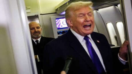 ترامب يعلق على زيارة وزير تجارته لجزيرة المجرم الجنسي إبستين وسط عاصفة جدل