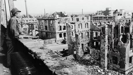 القنابل على 