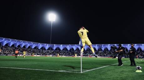 شاهد.. رونالدو يسقط على ظهره أثناء الاحتفال بطريقته الشهيرة