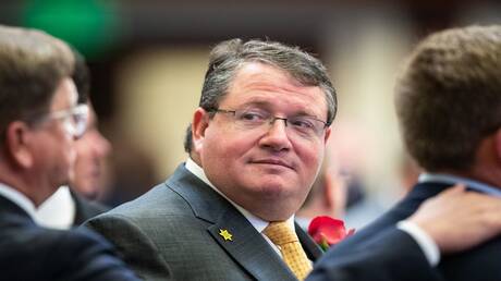 "الاختيار بين الكلاب والمسلمين ليس صعبا".. تصريح نائب أمريكي يشعل غضبا واسعا 