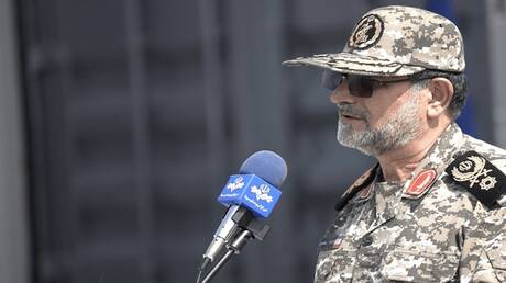 إيران تختتم المرحلة الأولى من مناورات بحرية في الخليج.. وتحذر: سنقف حتى آخر رمق