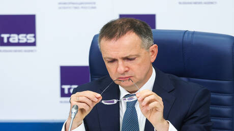  تاس نقلا عن مصدر: مفاوضات جنيف تتجه نحو صياغة مبادئ إطارية لإنهاء الأزمة الأوكرانية  
