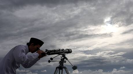 السعودية تعلن الأربعاء أول أيام رمضان.. وتباين في موعد بدء الصيام بين الدول 