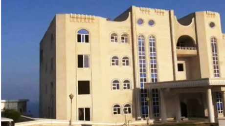 اليمن.. محاولة اقتحام قصر معاشيق تصعد التوتر في عدن وتسفر عن 12 مصابا- عاجل 