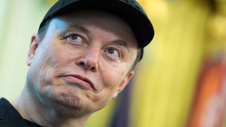 أغنى من إيلون ماسك 100 ألف مرة.. خطأ تقني يحول شابة بريطانية إلى أغنى شخص في التاريخ (صورة) 