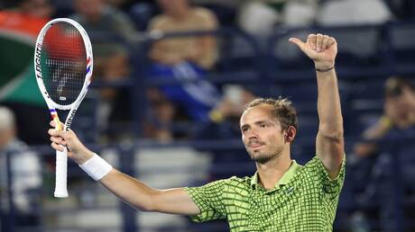 الروسي مدفيديف يبلغ نهائي بطولة دبي (فيديو)