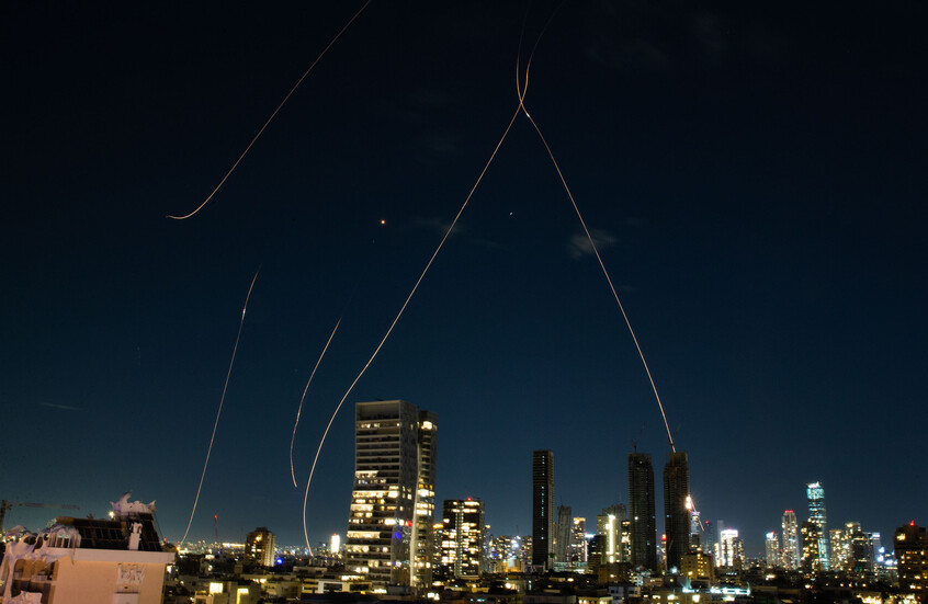 الحرس الثوري يعلن إطلاق المرحلة السادسة من عملية "الوعد الصادق 4" واستهداف 27 قاعدة للجيش الأمريكي