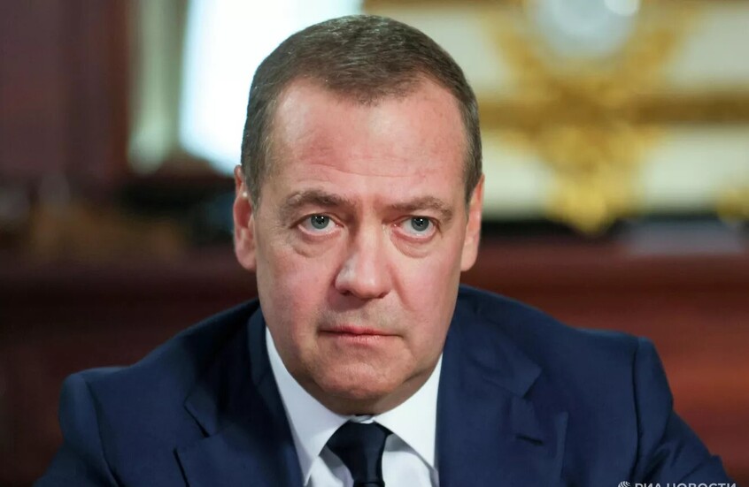 مدفيديف: اغتيال خامنئي انتهاك لجميع أعراف ومبادئ القانون الدولي