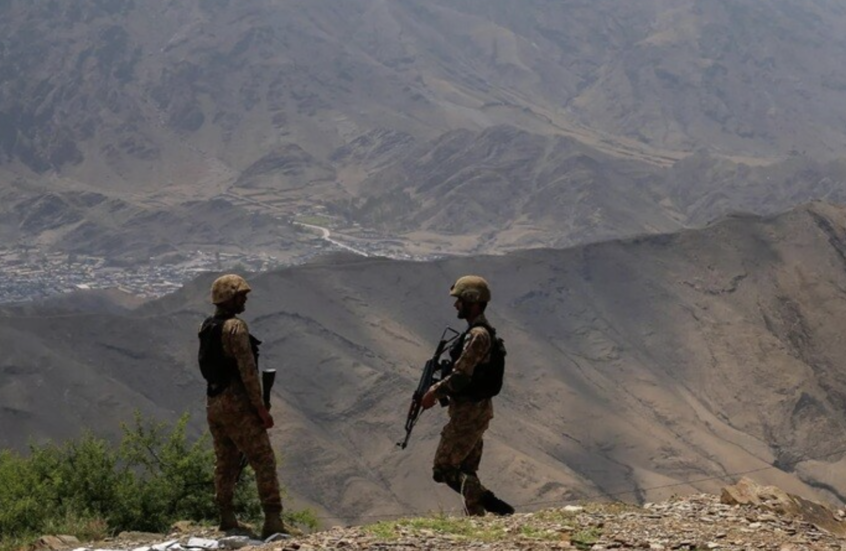 باكستان: مقتل أكثر من 400 عسكري أفغاني في نزاع حدودي