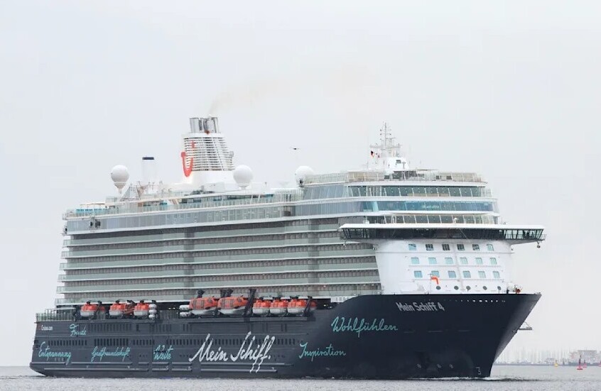 "بيلد": انفجار مقذوف مجهول قرب سفينة سياحية ألمانية راسية في ميناء أبوظبي