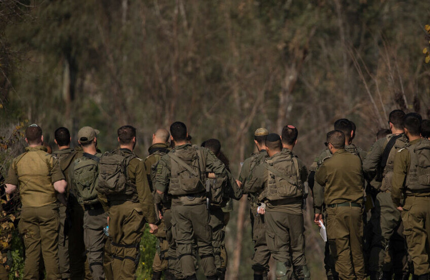 الجيش الإسرائيلي يستدعي 100 ألف جندي ويعلن عن إجراءات عسكرية على حدود مصر والأردن ولبنان