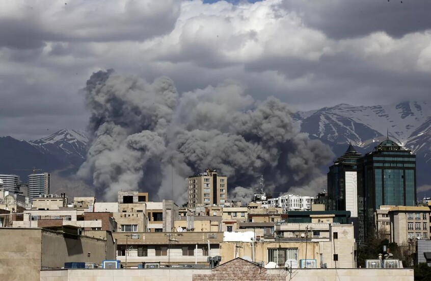 20 قتيلا على الأقل في هجوم على ميدان نيلوفر بطهران وإخلاء مستشفى بعد استهدافه