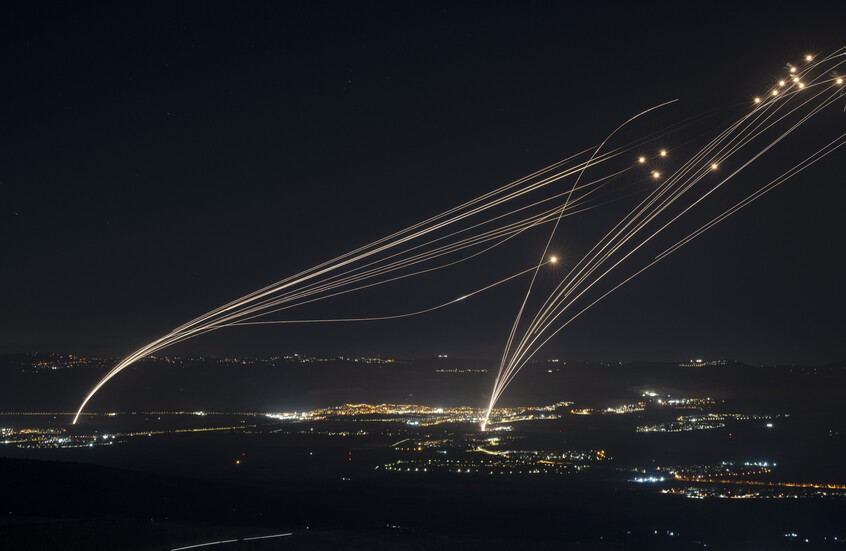 الجيش الإسرائيلي: اعترضنا عملية إطلاق اخترقت الأجواء من لبنان وسقطت عدة قذائف صاروخية بمناطق مفتوحة