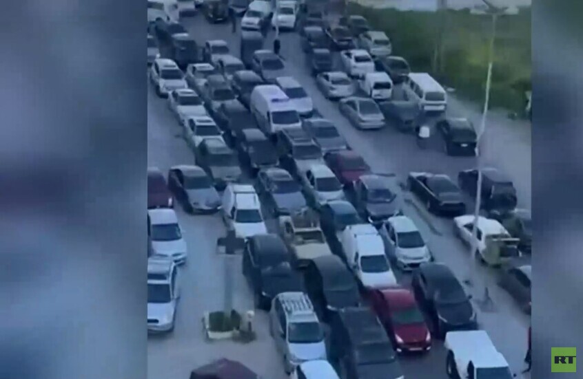 جنوب لبنان.. حركة سير خانقة للسيارات النازحة في منطقة العباسية