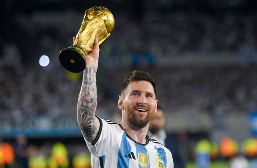 كم هدفا يحتاج ميسي لكسر حاجز الـ900 هدف؟