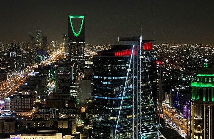 رويترز: انفجارات جديدة في الحي الدبلوماسي بالرياض وحريق في السفارة الأمريكية