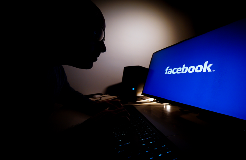 عطل يضرب "فيسبوك" يمنع الآلاف حول العالم من الوصول إلى حساباتهم