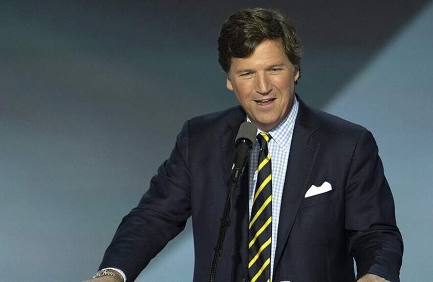 تاكر كارلسون يتعرض لسرقة 378 ألف علبة "شمّة"