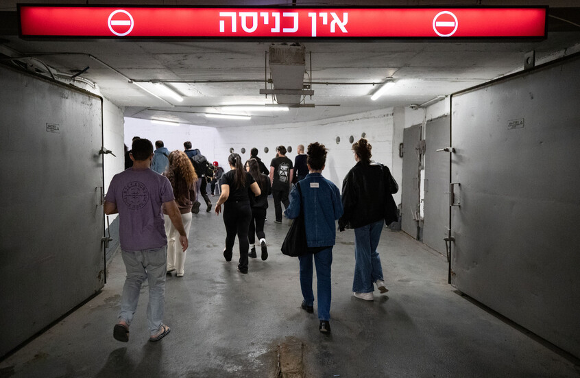 شلل وتعتيم واسع في إسرائيل.. قرارات وقيود جديدة للجبهة الداخلية وسط تصاعد الضربات من إيران ولبنان 
