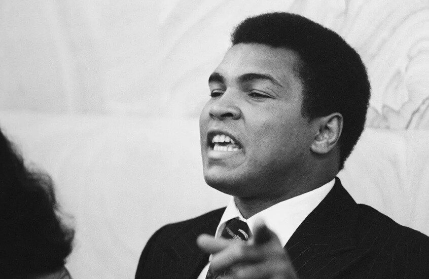 "أنا مسلم أكثر من كوني ملاكما"!