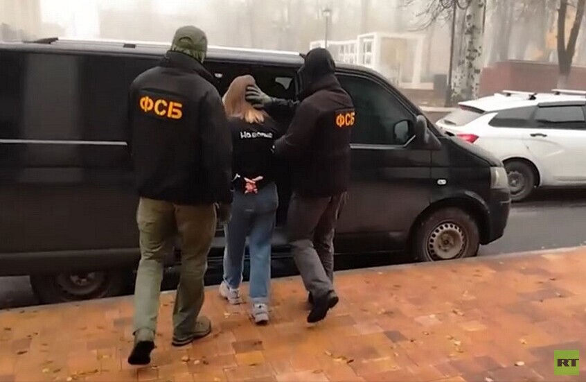 الأمن الروسي: توقيف شابة في دونيتسك بتهمة العمالة للاستخبارات الأوكرانية (فيديو)