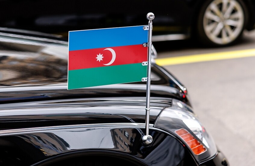 أذربيجان تسحب جميع موظفيها الدبلوماسيين من إيران وتخلي سفارتها