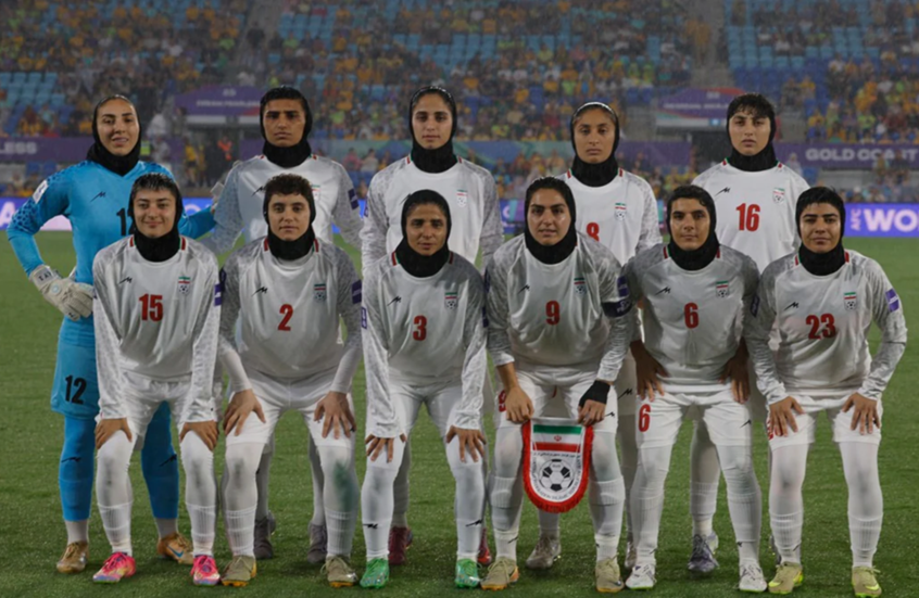 "خائنات في زمن الحرب".. مذيع إيراني يهاجم لاعبات المنتخب بسبب سلوكهن في كأس آسيا