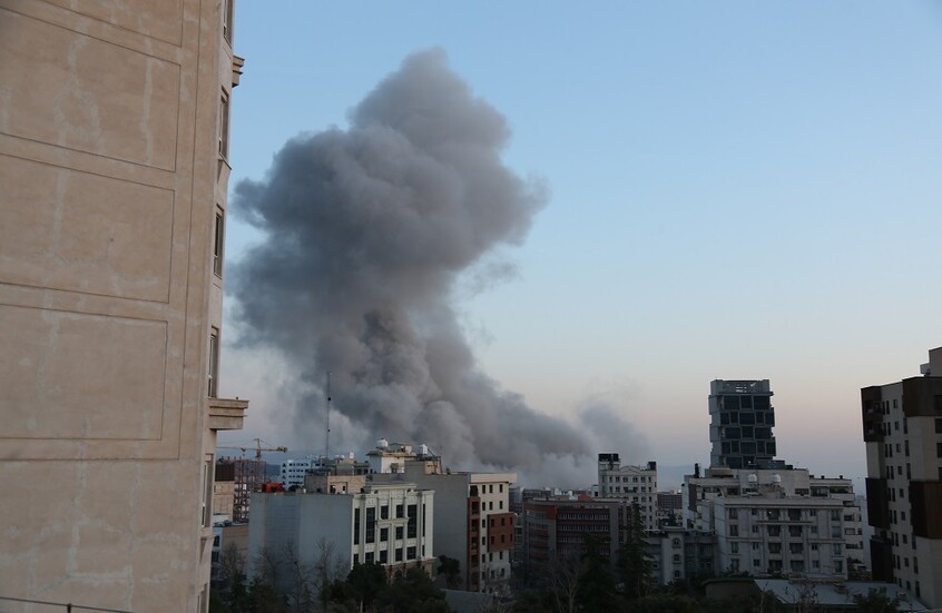 تعرض مدرسة ثانوية للبنات في مدينة سقز بمحافظة كردستان الإيرانية للقصف (فيديو)