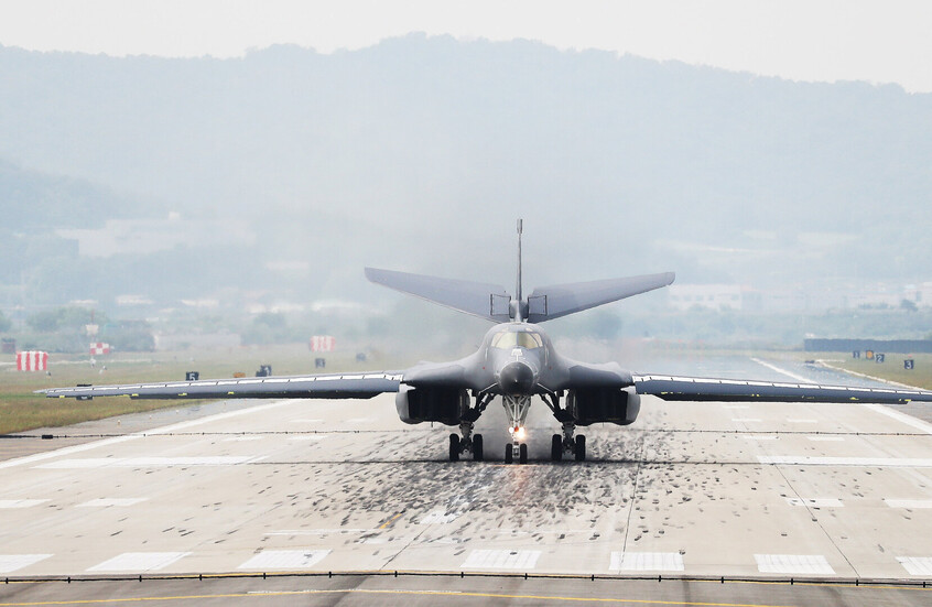 طائرات أمريكية عملاقة تغادر كوريا الجنوبية نحو الشرق الأوسط.. ماذا تحمل؟